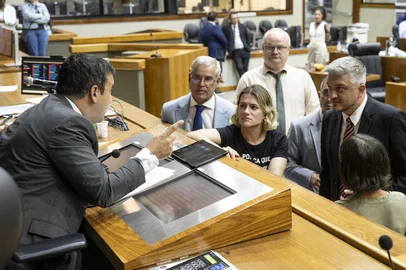 PORTO ALEGRE, RS, BRASIL - 11/03/2026 - Depois de dar início à discussão do Plano Diretor em uma sessão que avançou até as 5h de quinta-feira (12), a Câmara de Vereadores vai retomar nesta segunda (16) os debates sobre a lei que tem a função de ordenar o desenvolvimento urbano da Capital (Foto: Ederson Nunes/CMPA)<!-- NICAID(16244092) -->