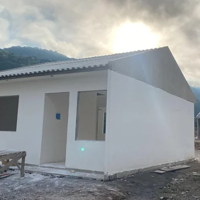 Prazo para entrega de 24 casas às famílias atingidas pela enchente em Santa Tereza é adiado novamente<!-- NICAID(16025999) -->