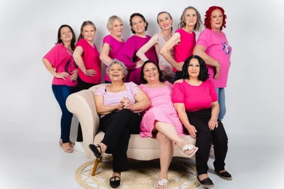 A Associação de Apoio às Pessoas com Câncer (Aapecan) de Bento Gonçalves promove o lançamento da exposição fotográfica "Decididas 2024: Coragem que Inspira, Força que Transforma!".<!-- NICAID(15884116) -->