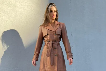 Segue rendendo bons frutos a parceria entre a grife caxiense Kava Original Leather, especializada na produção de peças em couro legítimo, e a estilista e modelo Barbara Dambroz. Memórias Nativas _ Parte II apresenta ao público peças mais pesadas e estruturadas, pensadas para serem usadas durante o alto inverno da Serra.<!-- NICAID(15132848) -->