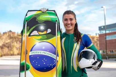 Nicole Silveira chega para os Jogos Olímpicos de Inverno de Milão-Cortina<!-- NICAID(16217738) -->