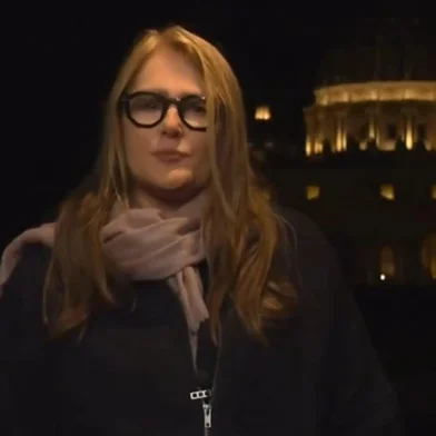 Ilze Scamparino no telhado<!-- NICAID(16021561) -->