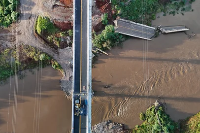 LAJEADO, RS, BRASIL - 2025.04.09 - Ponte que ligará Lajeado a Arroio do Meio, depois que a anterior foi levada pelas águas da enchente, será inaugurada amanhã. (Foto: André Ávila/ Agência RBS)<!-- NICAID(16013743) -->