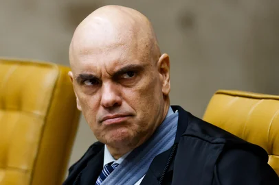 Ministros participam de sessão no plenário do STF, em BrasíliaDF - TRAMA GOLPISTA/STF/JULGAMENTO/NÚCLEO 1 - POLÍTICA - O ministro Alexandre de Moraes   participa de sessão realizada no   plenário do Supremo Tribunal Federal   (STF), em Brasília, na tarde desta   quarta-feira, 14 de maio de 2025. A   defesa do ex-presidente Jair Bolsonaro   (PL) solicitou na terça-feira, 13, a   Moraes o cancelamento das audiências de   testemunhas no processo que investiga   sua participação em uma suposta   tentativa de golpe de estado. As   testemunhas começariam a ser ouvidas na   próxima segunda-feira, 19.    13/05/2025 - Foto: WILTON JUNIOR/ESTADÃO CONTEÚDOEditoria: POLÍTICALocal: BRASÍLIAIndexador: WILTON JUNIORFonte: ESTADAO CONTEUDOFotógrafo: ESTADÃO CONTEÚDO<!-- NICAID(16046768) -->
