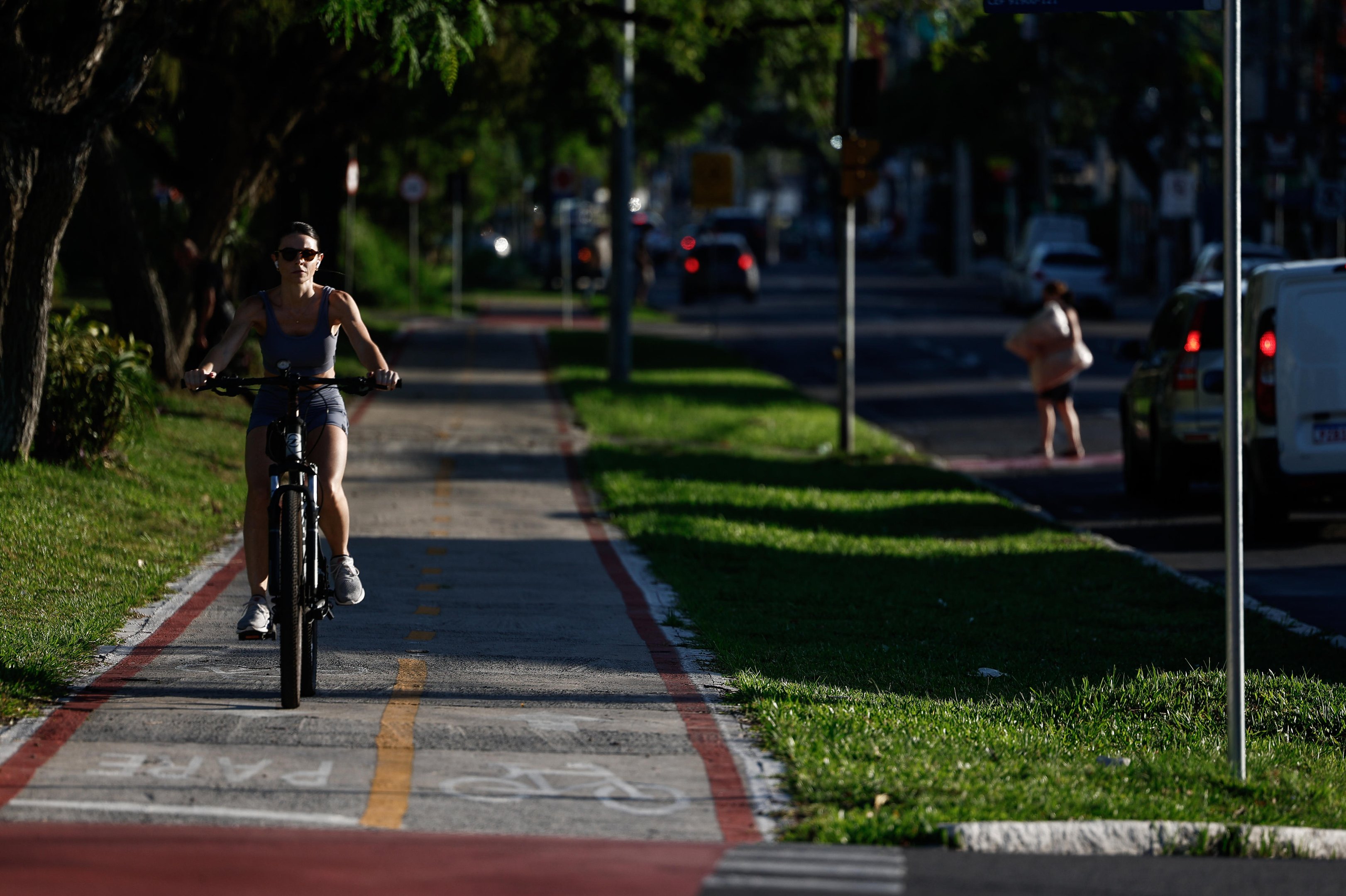 Ciclovia na Avenida Wenceslau Escobar &eacute; entregue
