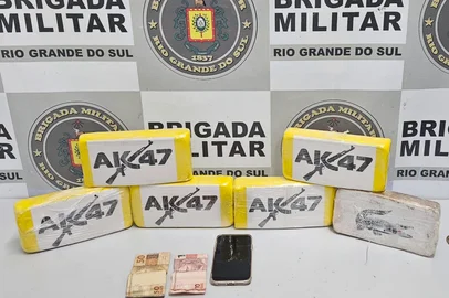 Mulher é presa com seis quilos de cocaína e crack em Caxias do Sul.<!-- NICAID(16020827) -->
