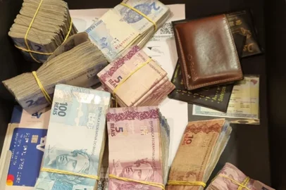 DRACO realizou investigação, originada em requisição judicial da 2ª Vara Judicial de Rosário do Sul/RS, a respeito de lavagem de dinheiro oriundo do tráfico de drogas, realizado por empresa sediada em São Leopoldo-RS.<!-- NICAID(15605021) -->