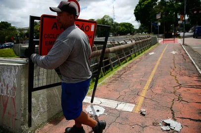 Porto Alegre RS Brasil- Ciclovia da av Ipiranga é liberada no trecho entre as avenidas João pessoa e Edvaldo pereira Paiva. Foto: Jonathan Heckler / Agencia RBS<!-- NICAID(15641266) -->