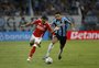 Grêmio anuncia promoção de zagueiro ao grupo profissional