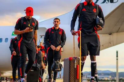 Ricardo Duarte / Inter,Divulgação RIO DE JANEIRO, RJ, BRASIL, 12-08-2025: O zagueiro Vitão no desembarque do Inter para o jogo contra o Flamengo, pelas oitavas de final da Libertadores. (Foto: Ricardo Duarte/Inter/Divulgação)<!-- NICAID(16100085) -->