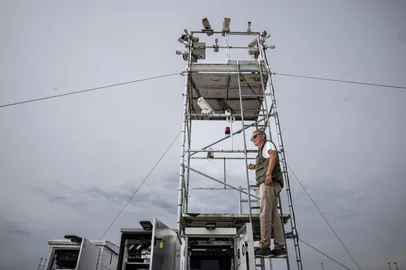 TAQUARA, RS, BRASIL, 12-12-2025: Fotos para a coluna de Carlos Redel, sobre como funciona o observatório espacial Heller & Jung. Na foto: Carlos Fernando Jung (Foto: André Ávila/Agência RBS)Indexador: Andre Avila<!-- NICAID(16185957) -->