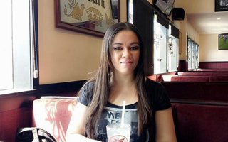 O recepcionista Vandré Centeno do Carmo, 25 anos, confessou à polícia ter assassinado e esquartejado o corpo de Cíntia Beatriz Lacerda Glufke, 34 anos. Segundo depoimento prestado na noite de quinta-feira, eles eram amigos, teriam trabalhado juntos em um hotel da Capital e foram colegas em um curso de comissário de bordo. A mulher era natural de Uberaba, Minas Gerais, e o jovem já teria, inclusive, viajado até a cidade para conhecer a família da amiga.<!-- NICAID(11630643) -->