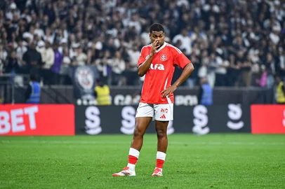 CORINTHIANS X INTERNACIONALGustavo Prado do Internacional durante partida entre Corinthians x Internacional, válida pela sétima rodada do Campeonato Brasileiro de Futebol 2025, neste sábado, (3) na Neo Química Arena, SP. Foto: ROBERTO CASIMIRO/FOTOARENA/ESTADÃO CONTEÚDOFTA20250504117 - 04/05/2025 - 10:47Editoria: ESPORTESLocal: SÃO PAULOIndexador: ROBERTO CASIMIROFonte: 2731747Fotógrafo: FOTOARENA<!-- NICAID(16029573) -->