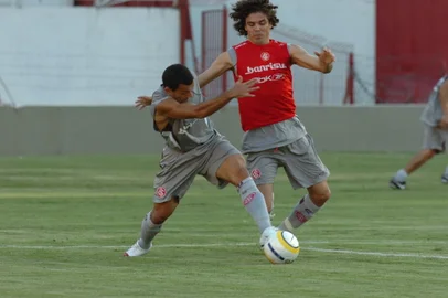 *** Valdir Friolin-Treino Inter 3 ***Treino do inter no beira rio gramado principal,Iarley e Bolivar (D)<!-- NICAID(1782739) -->