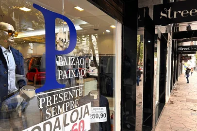 Comércio de dia dos pais e promoções de inverno<!-- NICAID(16094620) -->
