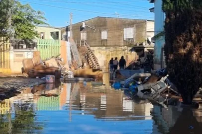 Água volta a subir em ruas da Vila Farrapos próximas à Arena do Grêmio, no bairro Humaitá<!-- NICAID(15778806) -->