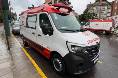 Na última quinta-feira (19), o prefeito Nestor Tissot entregou uma nova ambulância ao Serviço de Atendimento Móvel de Urgência (SAMU). O veículo, um Renault Master adaptado, foi adquirido por meio de recursos do Governo Federal, com investimento de R$ 289.000,00.<!-- NICAID(15942084) -->