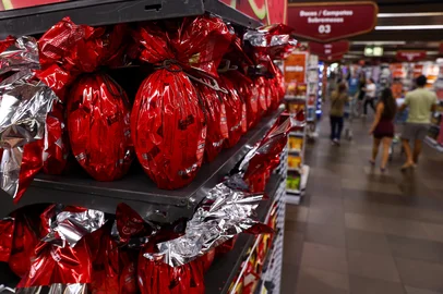 PORTO ALEGRE, RS, BRASIL, 03-02-2026: Redes de supermercado de Porto Alegre já estão expondo ovos de Páscoa nas lojas, antes mesmo do Carnaval. Foto: Bruno Todeschini/Agência RBS<!-- NICAID(16217919) -->