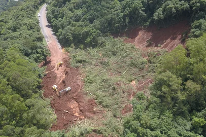 Obras emergenciais da enchente nas rodovias administradas pela CSG têm custo estimado de R$ 300 milhões<!-- NICAID(16035289) -->
