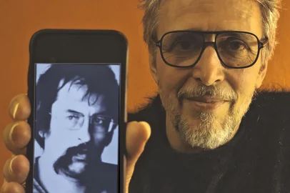 Dia 26 de setembro, quinta-feira, chega às plataformas de música “Amar você”, single que anuncia o novo álbum de Vitor Ramil, “Mantra Concreto”, inteiramente dedicado à poesia do curitibano Paulo Leminski (1944/1989), que completaria 80 anos em 24 de agosto deste ano.Vitor Ramil se apresenta na 40ª Feira do Livro de Caxias do Sul no dia 29 de setembro, às 18h, na Praça Dante.<!-- NICAID(15874477) -->