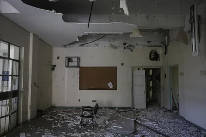 Porto Alegre, RS, Brasil, 24-03-2025: Situação do antigo Hospital Parque Belém, no bairro Belém Velho, na zona sul, fechado desde 2017. Estrutura foi adquirida em leilão pela Associação Hospitalar Vila Nova, que prometeu reformas para a reabrir a instituição de saúde, que se chamaria Sinos de Belém. Foto: Mateus Bruxel / Agência RBSIndexador: MATEUS BRUXEL<!-- NICAID(16002001) -->