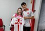 Pequena torcedora vende vaca para assistir ao jogo do Inter e se encontra com Bernabei
