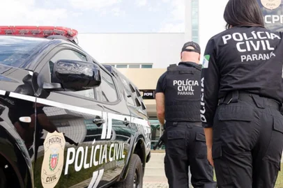 Uma mulher de 18 anos foi vítima de estupro por um eletricista terceirizado da Companhia Paranaense de Energia (Copel) dentro de sua casa. O crime aconteceu em Ponta Grossa, no Paraná, após a jovem acionar a concessionária devido à falta de energia em sua residência.Dois prestadores de serviço foram enviados para atender ao chamado. Um deles acompanhou a vítima até o porão da casa para buscar uma ferramenta necessária para o reparo, e foi nesse local que o abuso sexual ocorreu, segundo a delegada Cláudia Krüger<!-- NICAID(16076042) -->