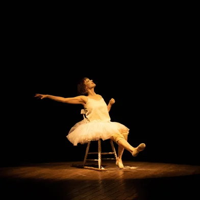 Bailarina Silvia Wolff no espetáculo PENA, 2025, Teatro Caixa Preta, Santa Maria.<!-- NICAID(16156544) -->