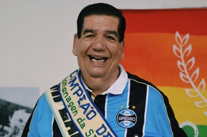 Há 46 anos, Volmar Santos fundava a Coligay, a única torcida gay do Brasil<!-- NICAID(15400108) -->