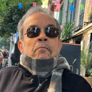 Geraldo Rodrigues Neto, um dos mais premiados publicitários brasileiros, morreu na última segunda-feira (3), aos 71 anos. Com uma trajetória marcada pela criatividade, ele acumulou mais de 120 prêmios, entre eles um Leão de Ouro no Festival de Cannes.<!-- NICAID(15969622) -->