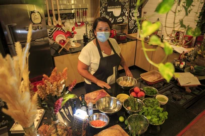 PORTO ALEGRE, RS, BRASIL - 25.02.2022 - Receitas de Dia da Mulher com Lela Zaniol. (Foto: Jefferson Botega/Agencia RBS)Indexador: Jeff Botega<!-- NICAID(15027238) -->