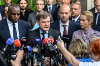 Germany's Foreign Minister Johann Wadephul (C), flanked by Britain's Foreign Secretary David Lammy (L), France's Minister for Europe and Foreign Affairs Jean-Noel Barrot (2nd R) and EU High Representative and Vice-President for Foreign Affairs and Security Policy Kaja Kallas (R), makes a statement following their meeting with Iran's Foreign Minister on Tehran's nuclear programme, at the Intercontinental Hotel in Geneva, on June 20, 2025, aside of a meeting of European Foreign Ministers, as European countries call for de-escalation of tensions after Israeli bombings aimed at breaking Iranian nuclear program. Top European diplomats are set to meet with Iran's Foreign Minister Abbas Araghchi in Geneva on June 20 to discuss Iran's nuclear programme. (Photo by Fabrice COFFRINI / AFP)Editoria: POLLocal: GenevaIndexador: FABRICE COFFRINISecao: diplomacyFonte: AFPFotógrafo: STF<!-- NICAID(16064179) -->