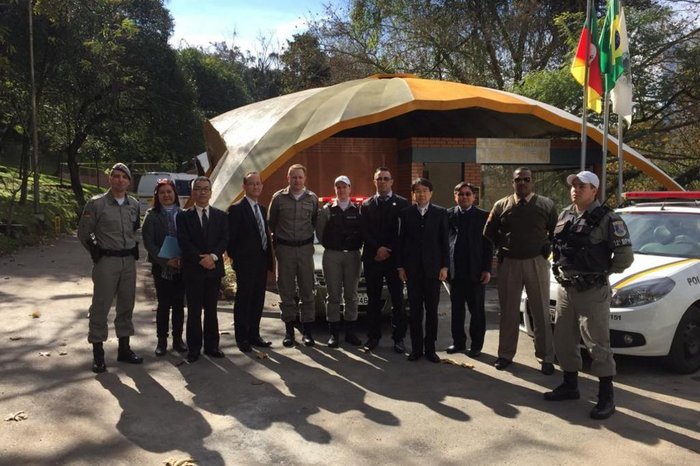 Visita de policiais japoneses na 1ª Cia de Caxias do Sul, em junho de 2016.