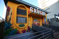 CAXIAS DO SUL, RS, BRASIL, 03/12/2025. Fachada do Clube Gaúcho foi revitalizada.  (Porthus Junior/Agência RBS)<!-- NICAID(16179358) -->