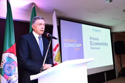 O Prefeito Adiló Didomenico recebeu na noite desta quinta (05/12) o Prêmio Economista Destaque 2024 do Conselho Regional de Economia (Corecon RS). A cerimônia no Plaza São Rafael em Porto Alegre reuniu autoridades, professores, acadêmicos e jornalistas também homenageados na ocasião e seus convidados.<!-- NICAID(15930319) -->