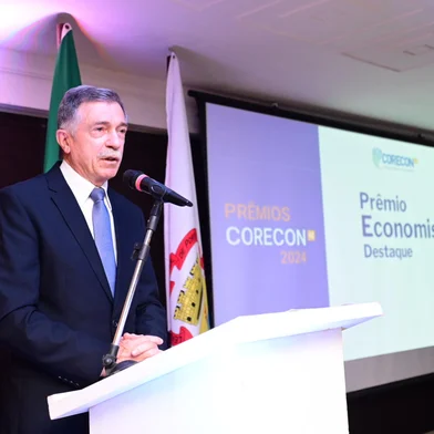 O Prefeito Adiló Didomenico recebeu na noite desta quinta (05/12) o Prêmio Economista Destaque 2024 do Conselho Regional de Economia (Corecon RS). A cerimônia no Plaza São Rafael em Porto Alegre reuniu autoridades, professores, acadêmicos e jornalistas também homenageados na ocasião e seus convidados.<!-- NICAID(15930319) -->