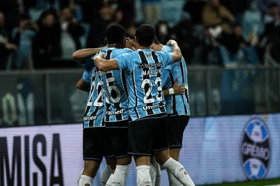 PORTO ALEGRE, RS, BRASIL, 29-07-2025: Grêmio x Fortaleza em partida atrasada válida pela 14ª rodada do Campeonato Brasileiro. O tricolor de Mano Menezes busca uma vitória após uma série de resultados negativos no Brasileirão. Foto: Duda Fortes / Agência RBS<!-- NICAID(16090362) -->