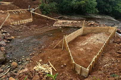 Reconstrução de ponte em Pouso Novo, em obra executada pela Randoncorp com parcerias. <!-- NICAID(15933360) -->