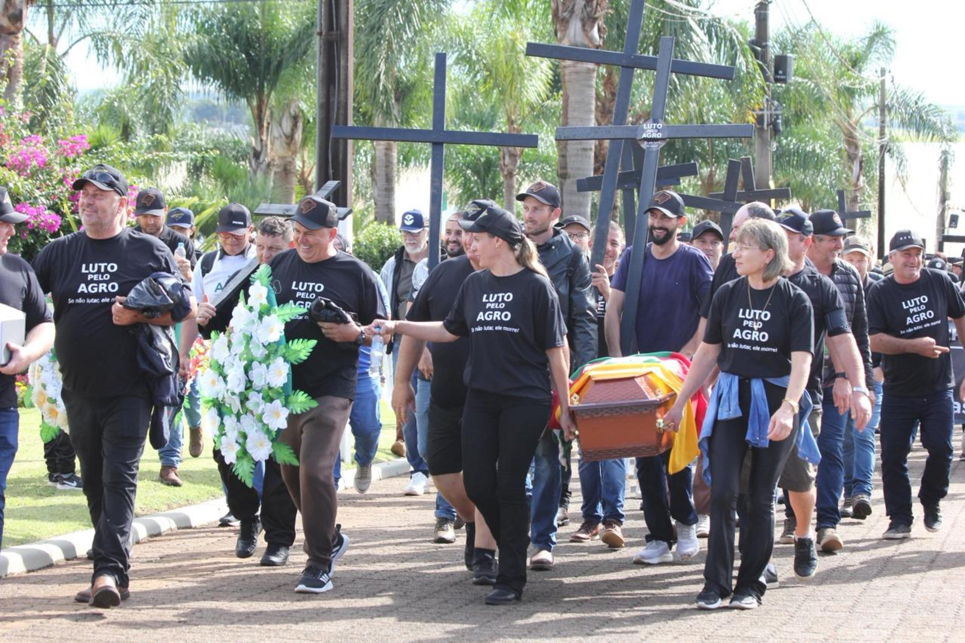 Expodireto come&ccedil;a com chuva, protesto de agricultores e nova log&iacute;stica de acesso em N&atilde;o-Me-Toque