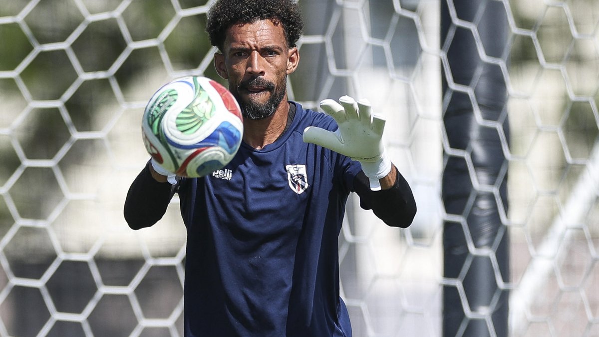 Colo-Colo pede liberação para Vozinha usar apelido na camisa