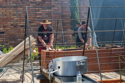 FARROUPILHA, RS, BRASIL, 14/01/2026. Casamento cigano em Farroupilha. (Neimar De Cesero/Agência RBS)Indexador: Neimar De Cesero<!-- NICAID(16203948) -->