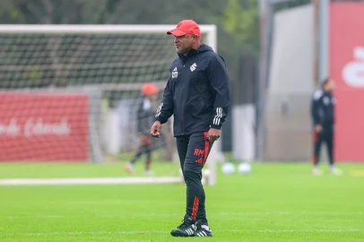 Roger no treino do Inter