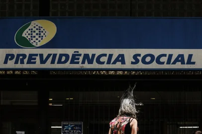 PORTO ALEGRE, RS, BRASIL - 15/01/2020Fachada do prédio da Previdência Social do Centro de Porto Alegre<!-- NICAID(14387974) -->