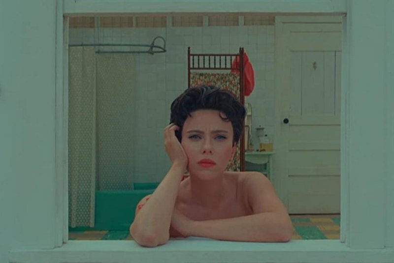 Scarlett Johansson no filme Asteroid City, ainda sem nome em português, que estreia em agosto no Brasil e tem direção de Wes Anderson.<!-- NICAID(15468302) -->