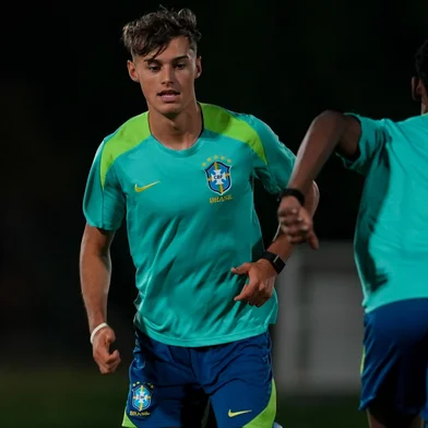 Meio-campista Tiago, do Grêmio, na seleção brasileira sub-17<!-- NICAID(16172028) -->
