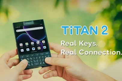 Os celulares com teclado físico estão de volta? Pelo menos é o que indica o lançamento do Titan 2, novo smartphone da chinesa Unihertz que aposta na nostalgia para conquistar usuários. O modelo remete ao visual clássico do BlackBerry, ícone dos anos 2000, com corpo robusto, teclas QWERTY e proposta voltada à produtividade.<!-- NICAID(16067149) -->