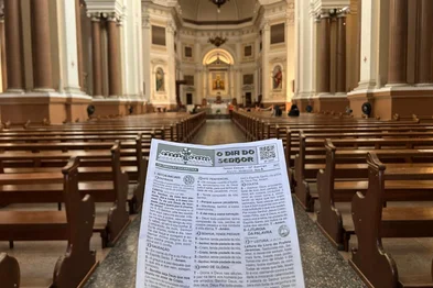 O folheto O Dia do Senhor é produzido semanalmente na Cúria Metropolitana de Porto Alegre e distribuído para todo o Rio Grande do Sul, além do oeste de Santa Catarina e do Paraná<!-- NICAID(16357265) -->