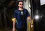 Astro da NBA usa nova camisa da Seleção Brasileira antes de jogo e comanda vitória do Lakers contra o Bulls