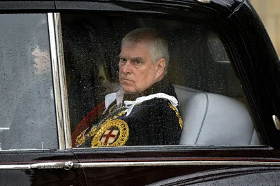 Britain's Prince Andrew, Duke of York leaves after attending the coronations of Britain's King Charles III and Britain's Camilla, Queen Consort, at Westminster Abbey in central London on May 6, 2023. The set-piece coronation is the first in Britain in 70 years, and only the second in history to be televised. Charles will be the 40th reigning monarch to be crowned at the central London church since King William I in 1066. Outside the UK, he is also king of 14 other Commonwealth countries, including Australia, Canada and New Zealand. Camilla, his second wife, will be crowned queen alongside him, and be known as Queen Camilla after the ceremony. (Photo by TOBY MELVILLE / POOL / AFP)Editoria: HUMLocal: LondonIndexador: TOBY MELVILLESecao: imperial and royal mattersFonte: POOLFotógrafo: STR<!-- NICAID(16157950) -->