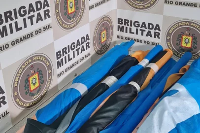Polícia apreende bandeiras partidárias em Serafina Corrêa<!-- NICAID(15883976) -->